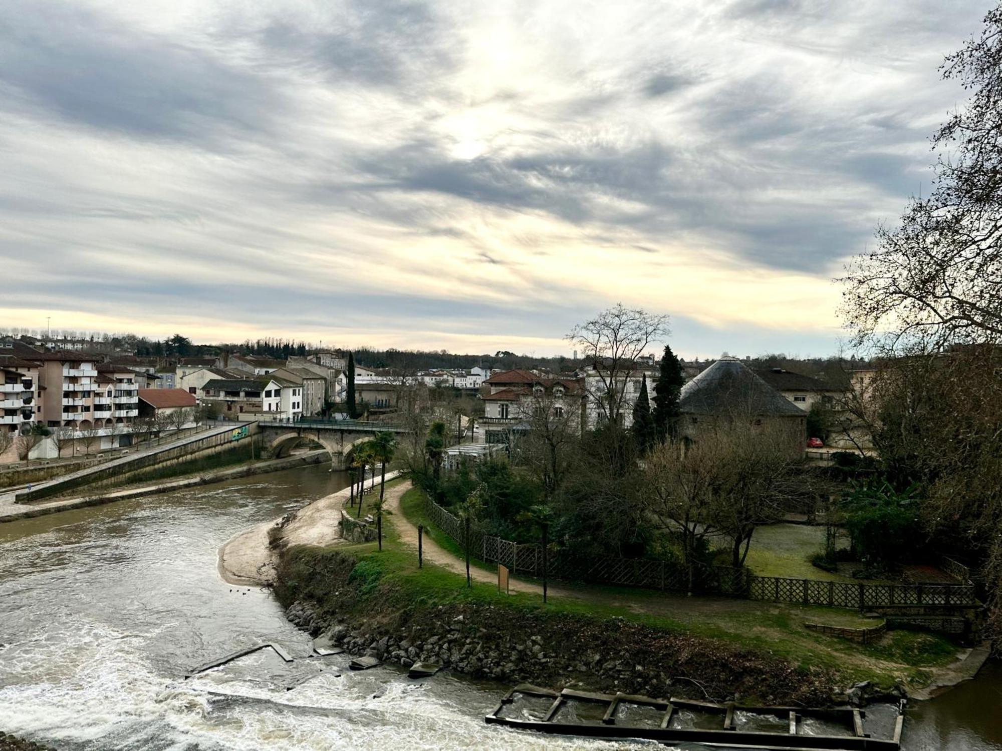 La Confluence - Vue Imprenable & Hyper Centre Apartment Mont-de-Marsan Exterior foto